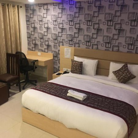 Hotel Airport D'Capitol Нью-Дели Экстерьер фото