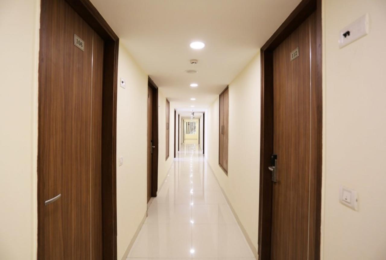 Hotel Airport D'Capitol Нью-Дели Экстерьер фото